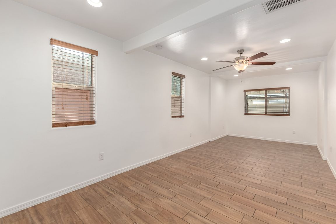 next background image