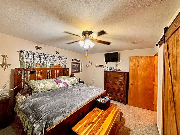 3rd image of 618 W Avenue H