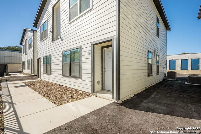 3 bed, 2.0 bath, 1332 sqft, $1,500 — Photo 1