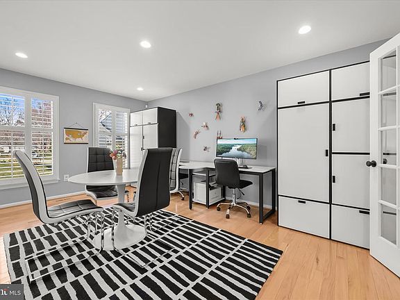 4th image of 10153 Tanfield Ct