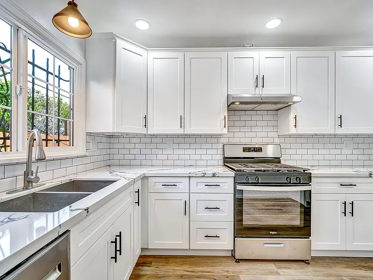 815 N Curson Ave — Photo 16