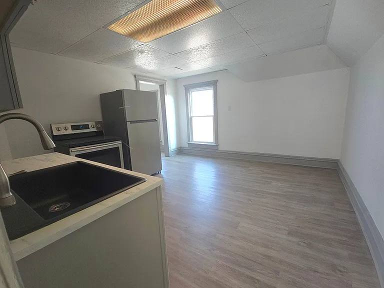 1709 Linden Ave #2 — Photo 4