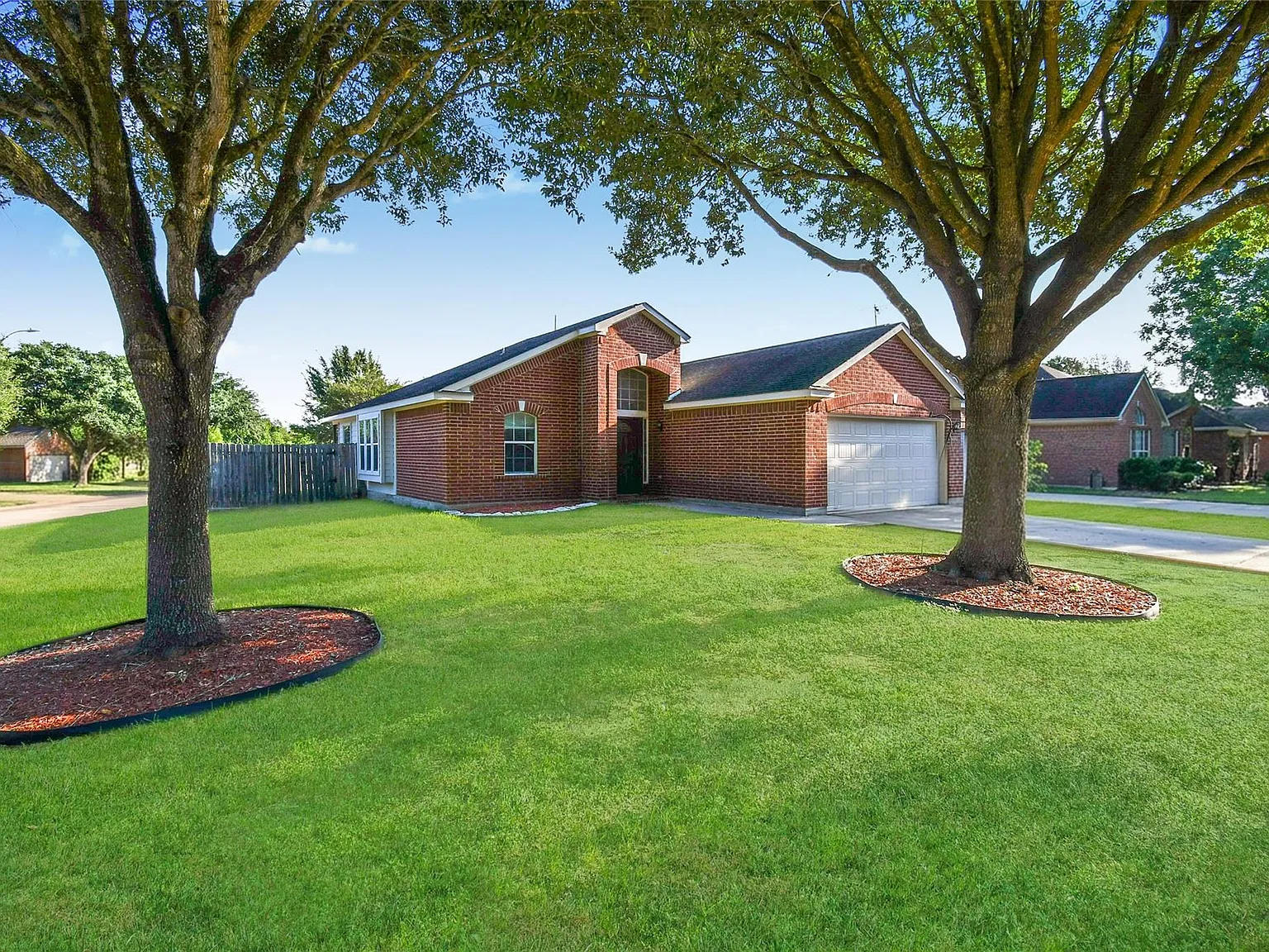 3 bed, 2.0 bath, 1563 sqft, $1,950 — Photo 1