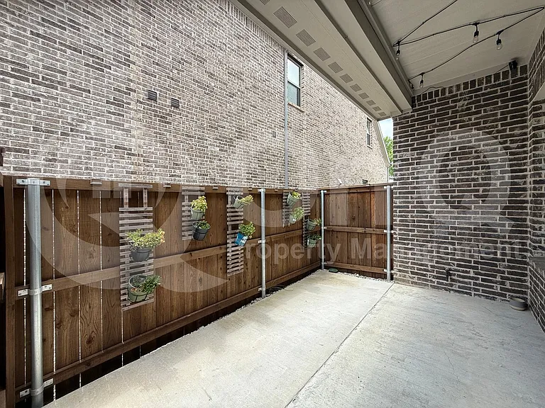 3285 Dover Dr — Photo 27