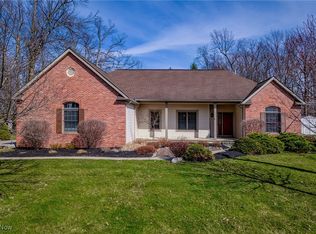 755 Blossom Dr, Amherst, OH 44001