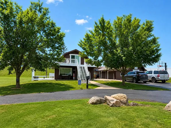 595 Rolling Meadows Dr, Hudson, MI 49247