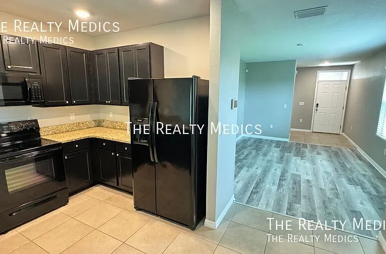 10906 Carlton Fields Dr — Photo 5