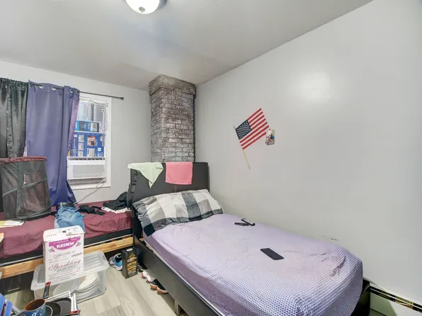 991 Broadway image 15 of 22