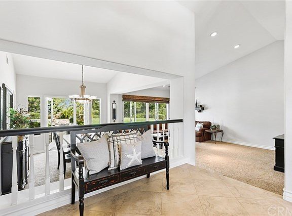 5th image of 211 S Yorkshire Cir