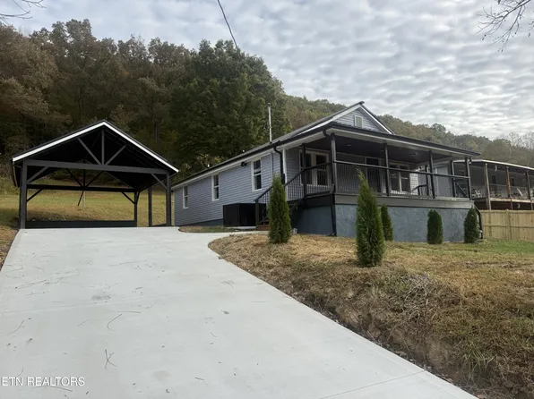 220 Walden Ave, Oliver Springs, TN 37840