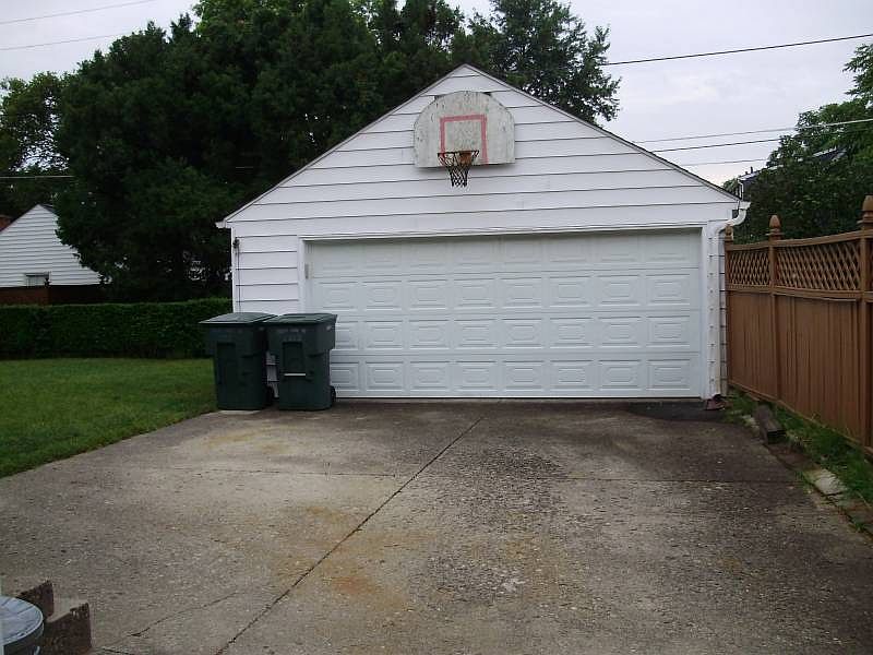 2nd image of 2813 Bexley Park Rd