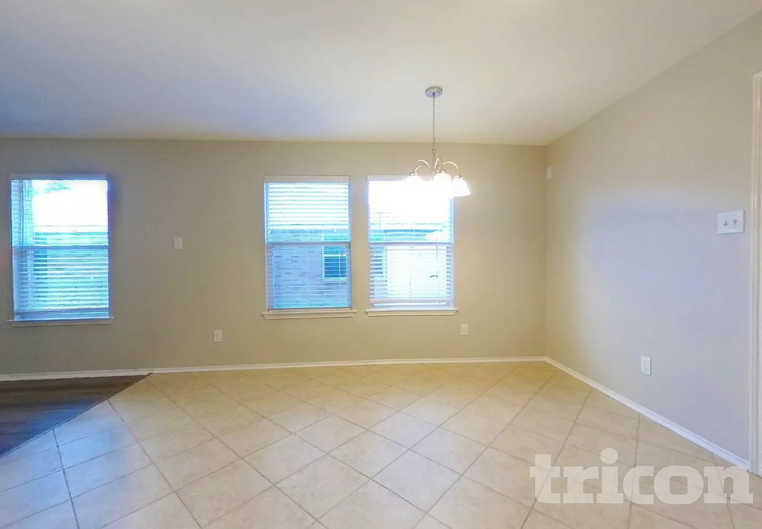 10317 Fossil Valley Drive Fort Worth TX — Photo 4