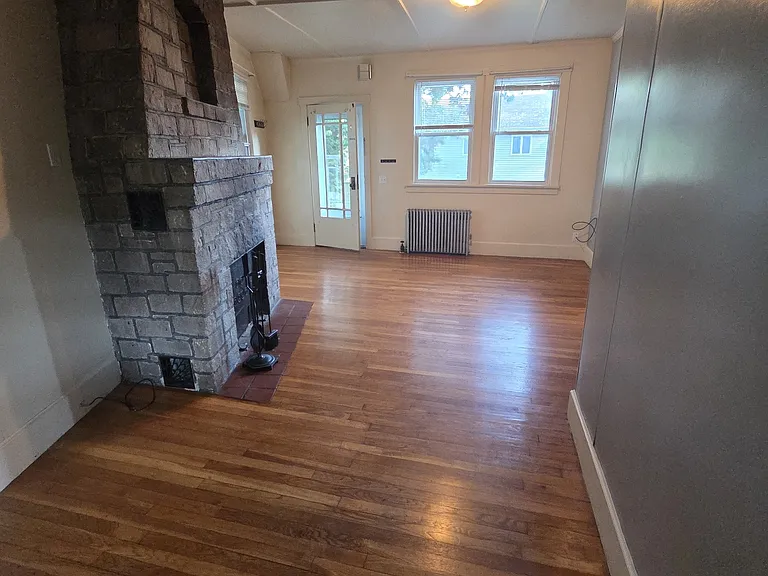 72 Godfrey St — Photo 4
