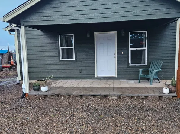 209 W 3rd St, Molalla, OR 97038