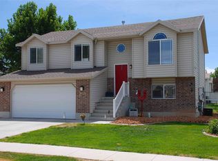 2113 W 2220 N, Clinton, UT 84015