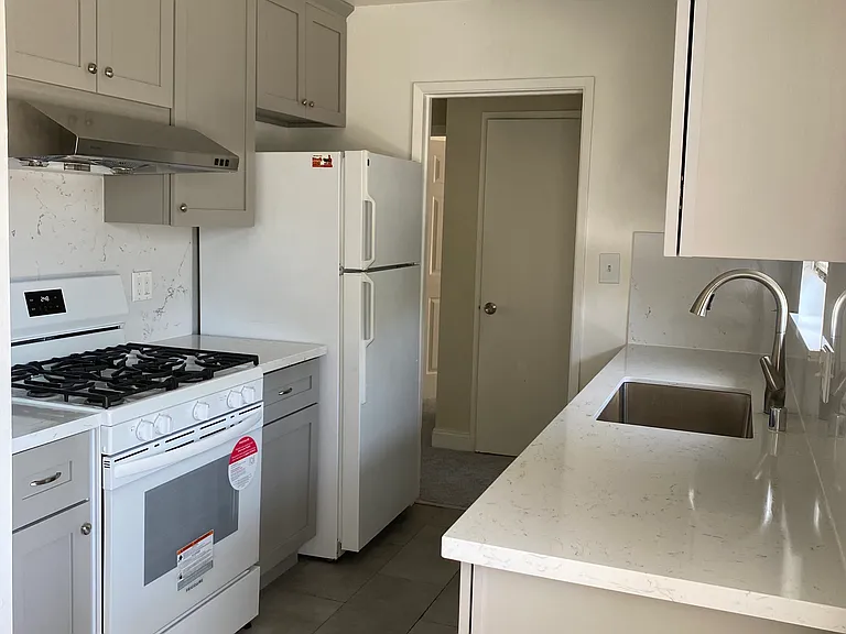 125 Sierra Dr — Photo 2