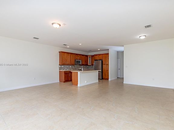 5th image of 6070 NW 104th Ct Unit 6070