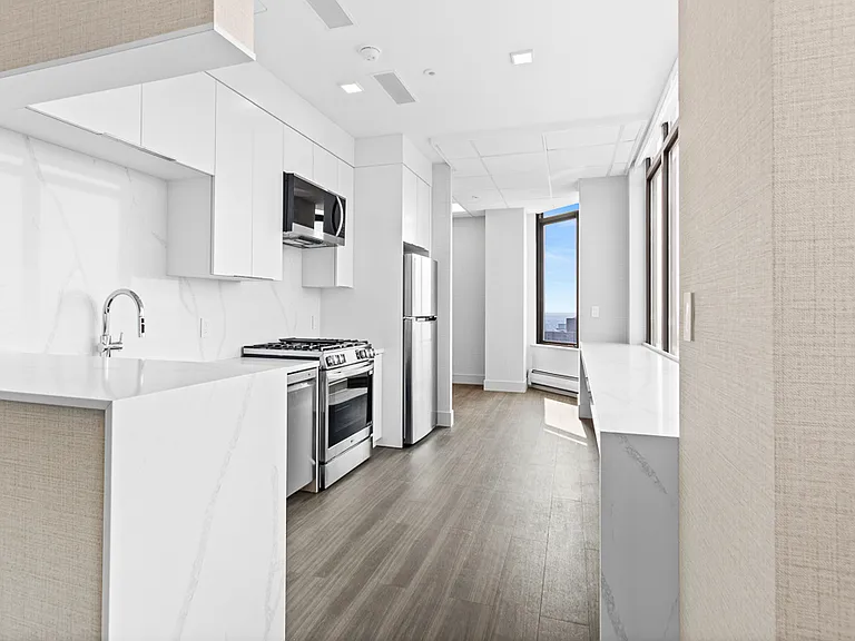 300 E 93rd St #20AF — Photo 15