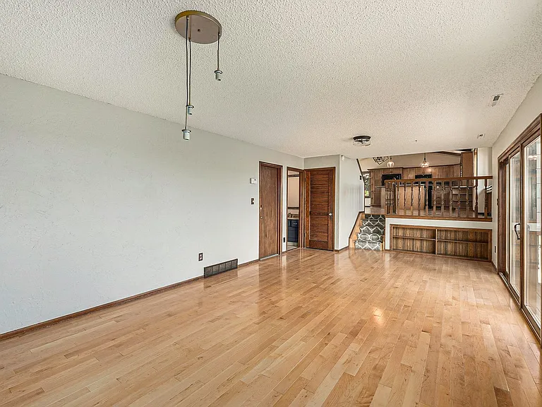930 Point Of The Pines Dr — Photo 10