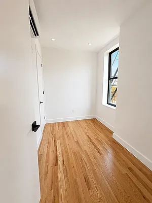 Bedroom, photo 2