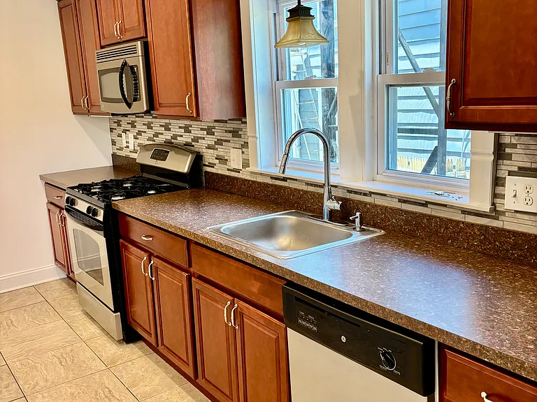 816 Warren St #1B — Photo 8