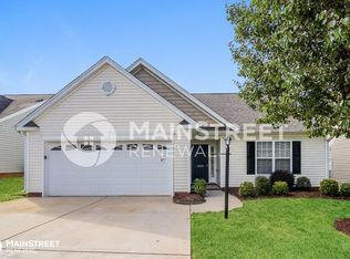 1621 Faircrest Ln, Greensboro, NC 27406