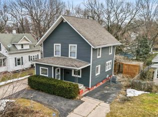 2411 E 9th St, Des Moines, IA 50316