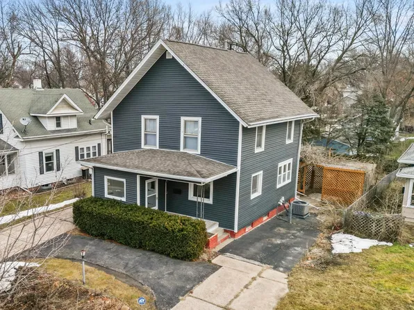 2411 E 9th St, Des Moines, IA 50316