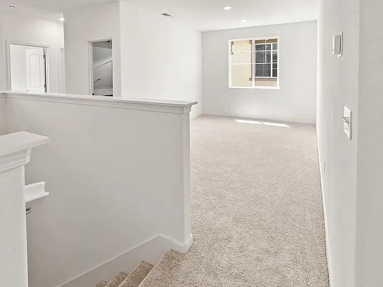 2061 Daisy Dr — Photo 8