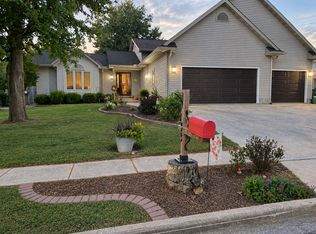 3750 Tulane Dr, Decatur, IL 62522