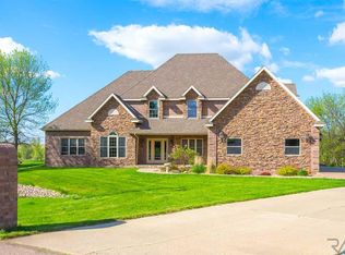1000 S Quartzite Cir, Sioux Falls, SD 57110