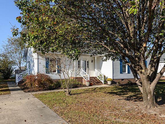 3rd image of 596 Bayberry Ln