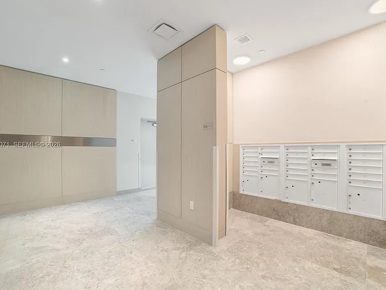 9221 E Bay Harbor Dr #610 — Photo 39