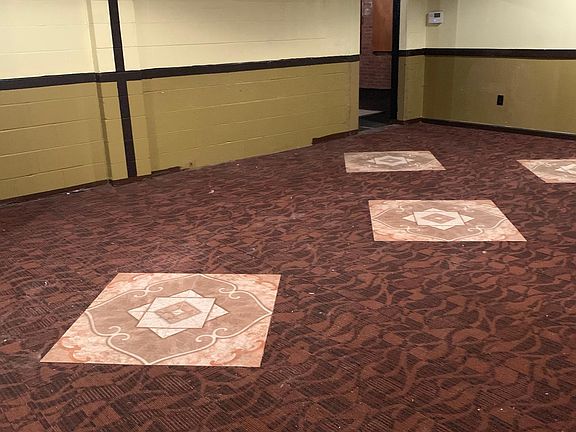 Two big rooms inside and an entry way. There is a bathroom on each side.