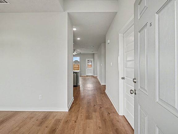3rd image of 7804 Leadtree Dr