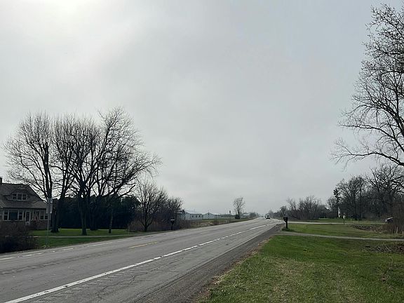 4th image of 5980 S Custer Rd