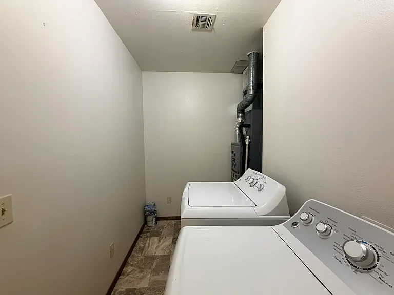 306 Wilson Ave — Photo 15