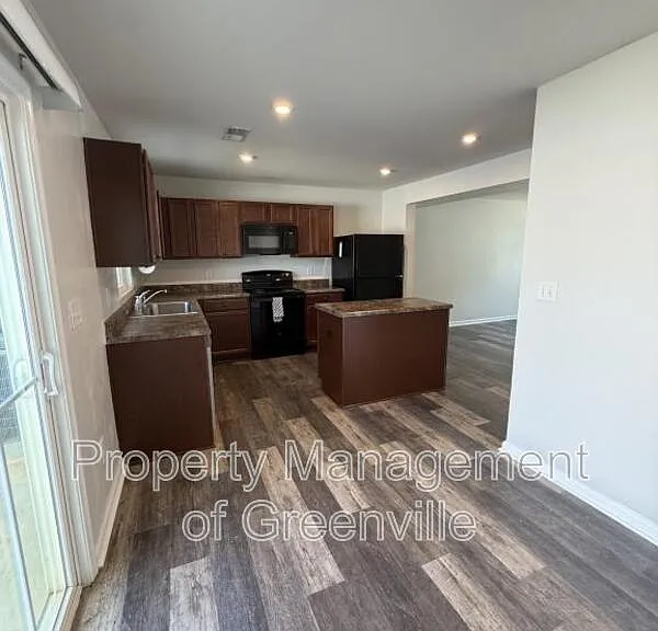 103 Fernside Ct — Photo 7