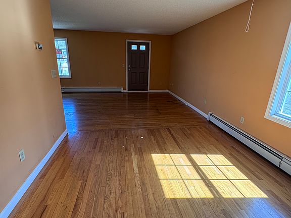 3rd image of 27 Brinley Ave