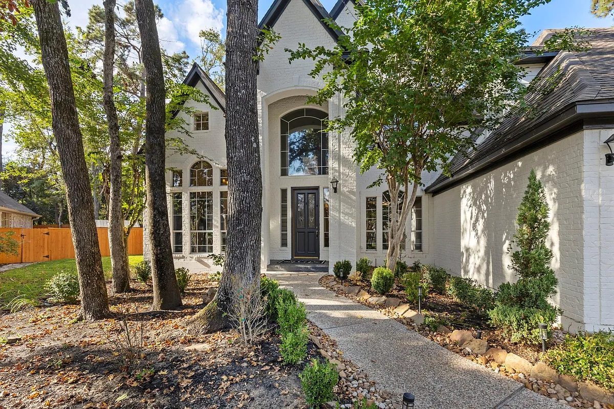 Photo 2 of 36 - 90 W Horizon Ridge Pl - Spring, TX Building Photo - 90 W Horizon Ridge Pl