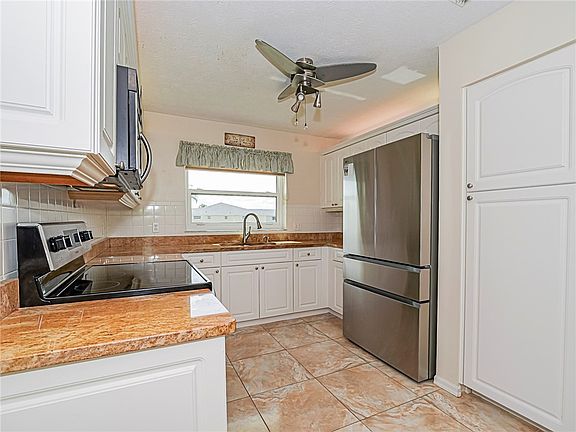 5th image of 720 Lake Orchid Cir APT 201