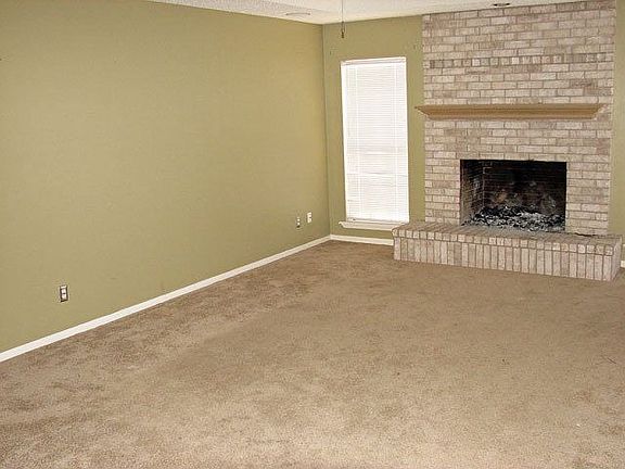 3rd image of 312 Cromwell Dr