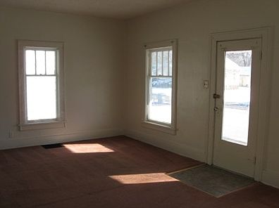 2nd image of 908 W 9th St