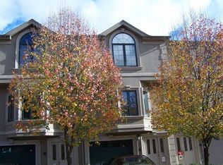 20 Grand St, Weehawken, NJ 07086