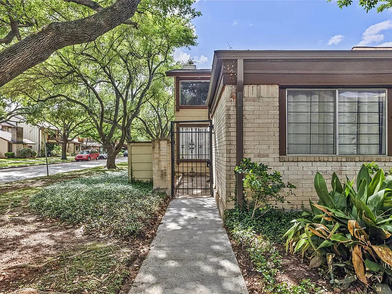 12528 Wellington Park Dr — Photo 24
