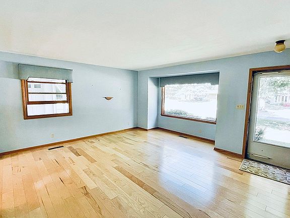 2nd image of 1569 N 118th St