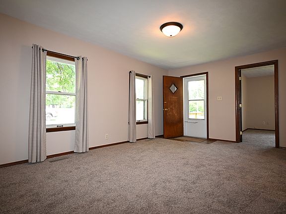 5th image of 302 S Summit St