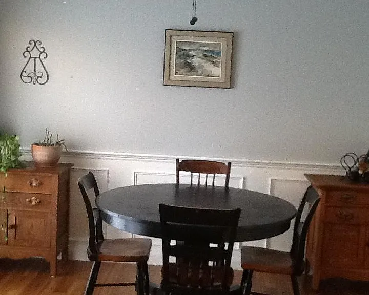Eat-in kitchen