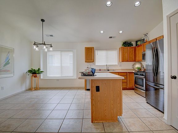 4th image of 644 Peaceful Meadows Dr NE