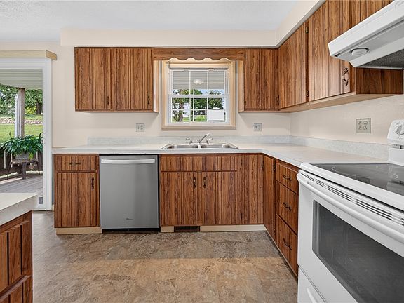 5th image of 9 Robinwood Dr